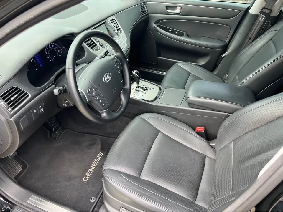 2013 Hyundai Genesis - Image 9 of 16