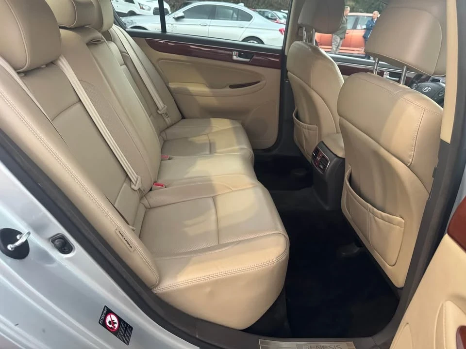 2013 Hyundai Genesis - Image 14 of 20