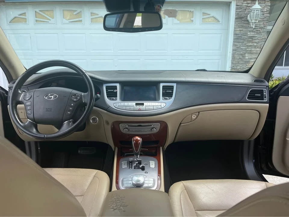 2013 Hyundai Genesis - Image 13 of 18