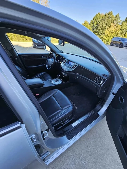 2013 Hyundai Genesis - Image 7 of 12