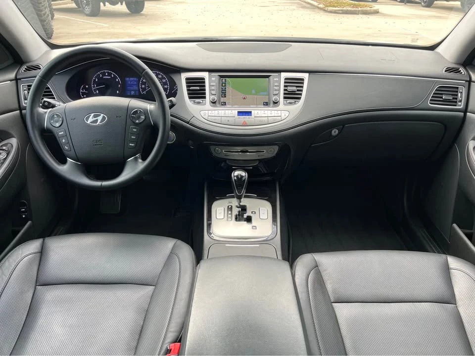 2013 Hyundai Genesis - Image 8 of 16