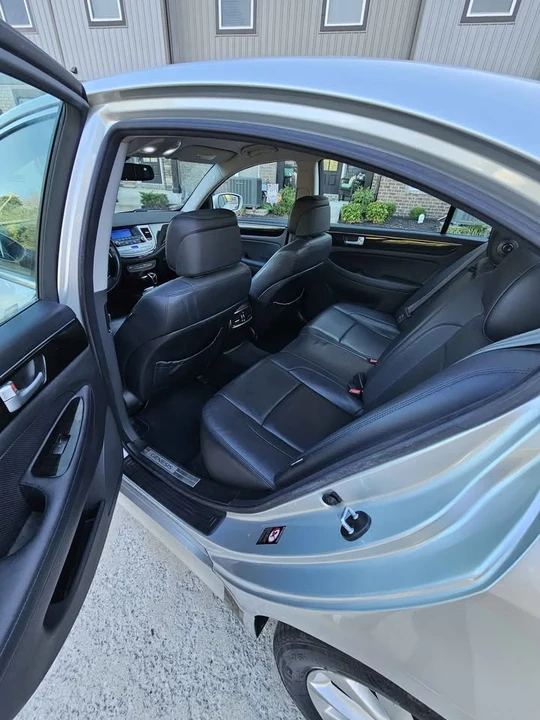 2013 Hyundai Genesis - Image 10 of 12