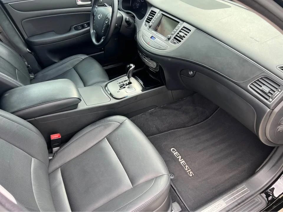 2013 Hyundai Genesis - Image 6 of 16