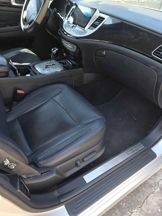 2013 Hyundai Genesis - Image 12 of 15