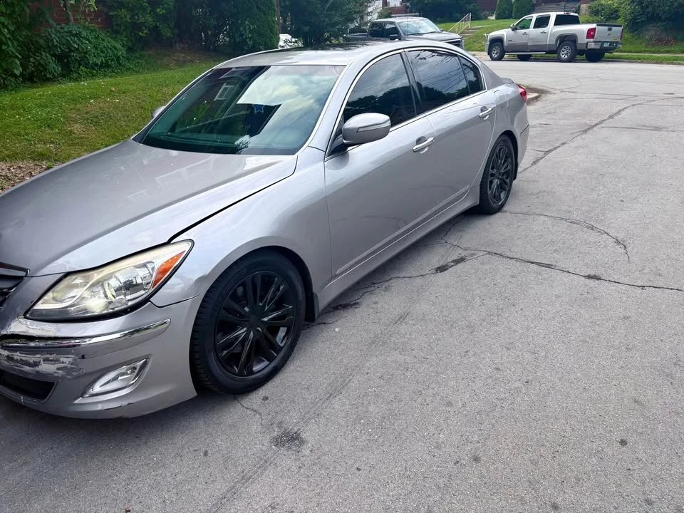 2013 Hyundai Genesis - Image 2 of 10