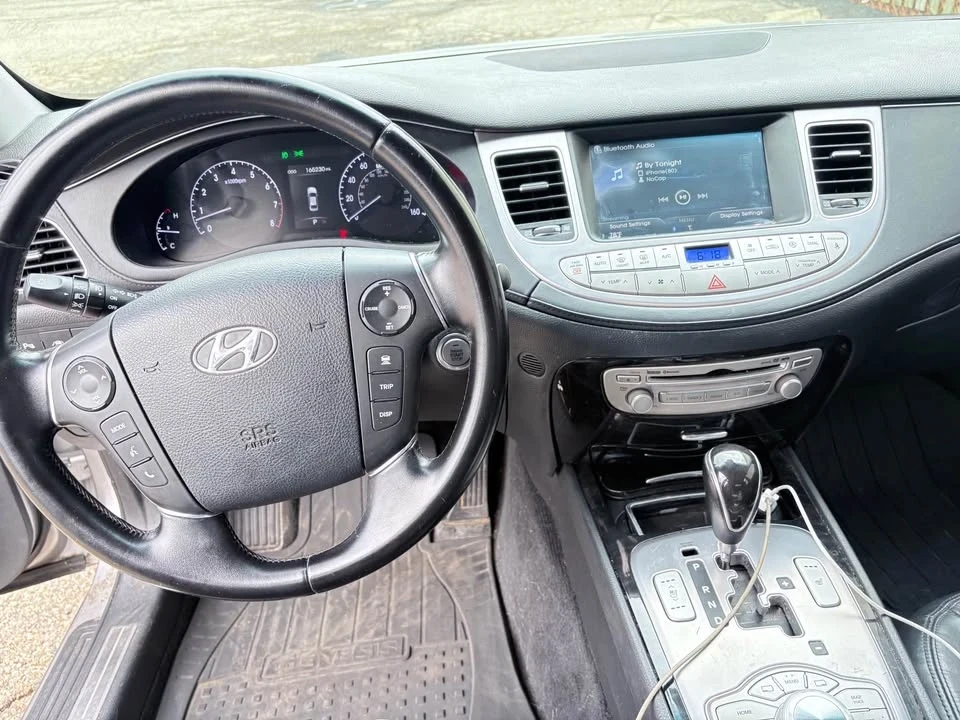 2013 Hyundai Genesis - Image 8 of 10