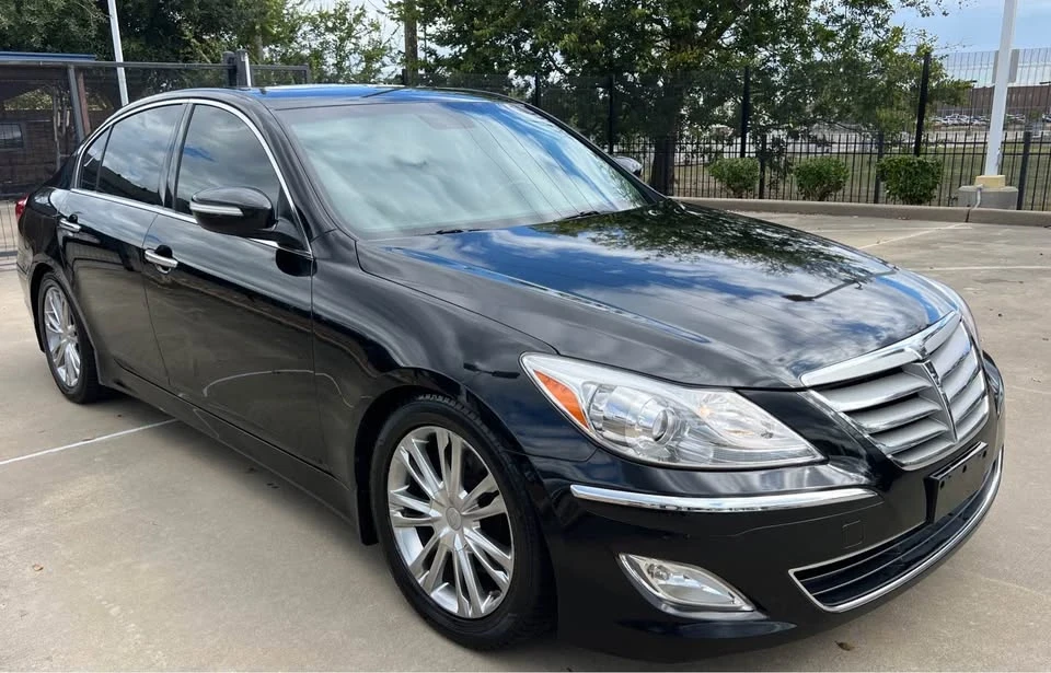 2013 Hyundai Genesis - Image 2 of 16