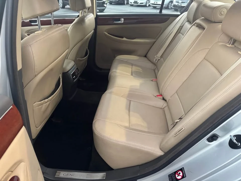 2013 Hyundai Genesis - Image 11 of 20