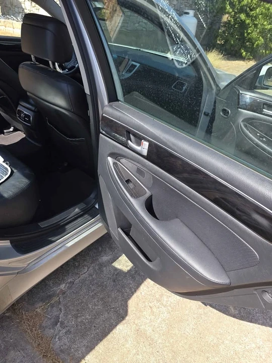 2013 Hyundai Genesis - Image 10 of 15