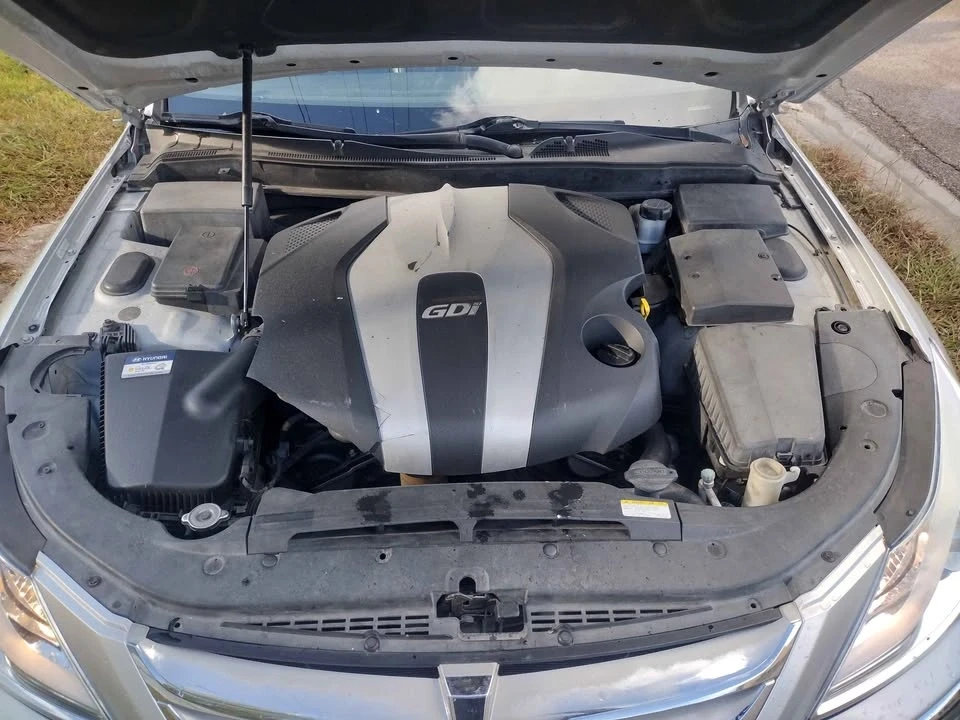 2013 Hyundai Genesis - Image 2 of 13