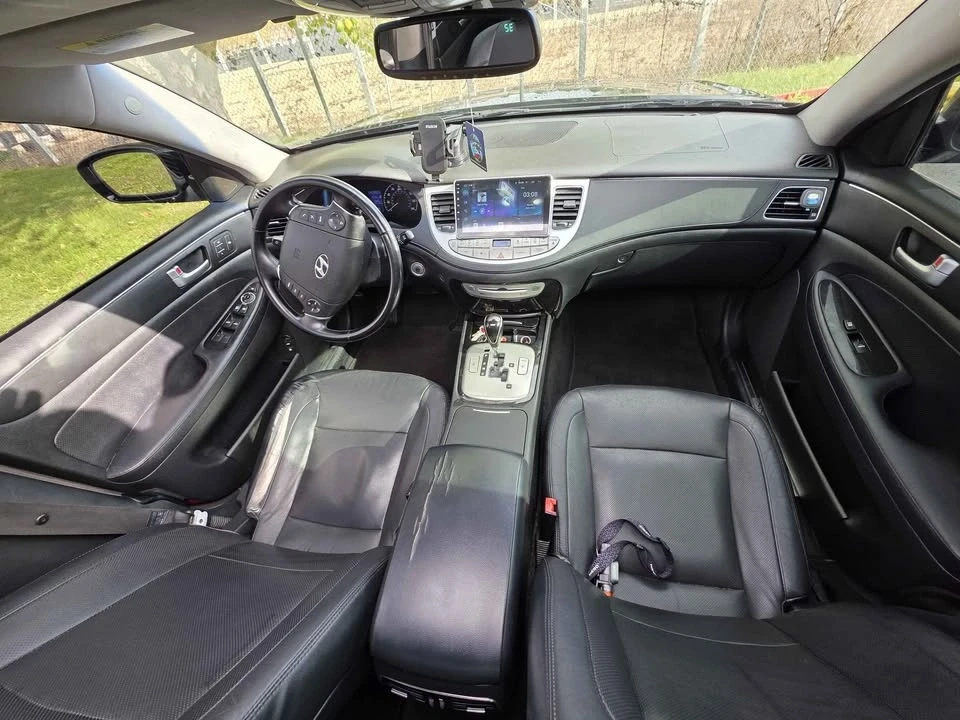 2013 Hyundai Genesis - Image 6 of 12