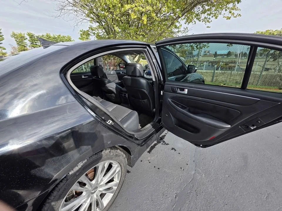 2013 Hyundai Genesis - Image 7 of 12