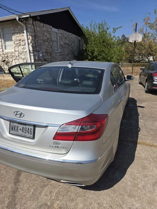2013 Hyundai Genesis - Image 2 of 15