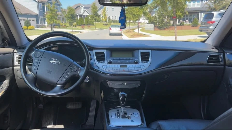 2013 Hyundai Genesis - Image 5 of 8