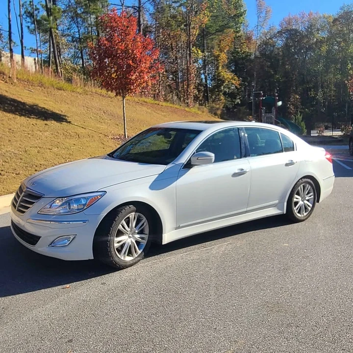 2013 Hyundai Genesis - Image 2 of 14