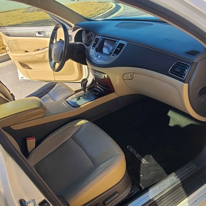 2013 Hyundai Genesis - Image 14 of 14