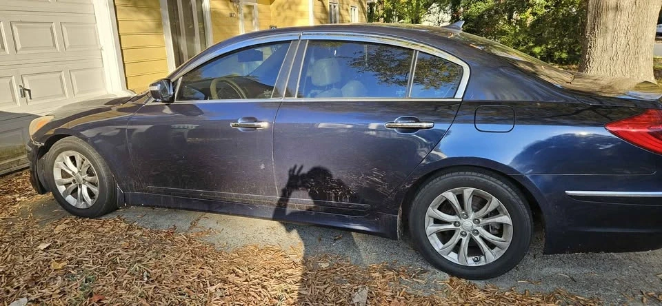 2013 Hyundai Genesis - Image 2 of 14