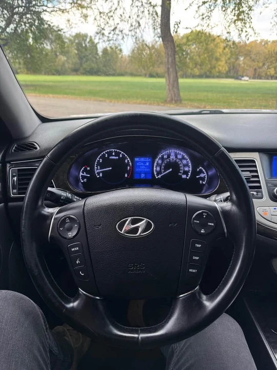 2013 Hyundai Genesis - Image 14 of 15
