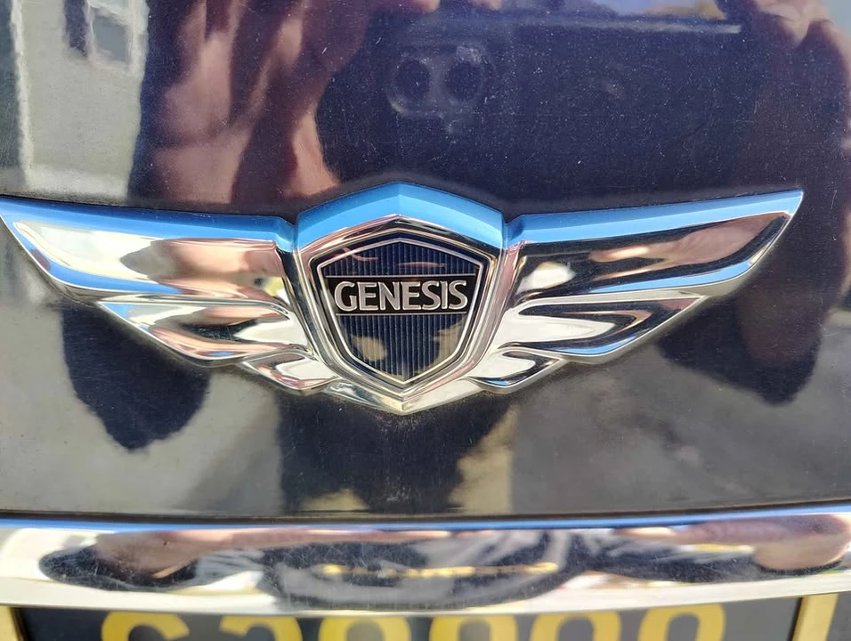 2013 Hyundai Genesis - Image 5 of 8
