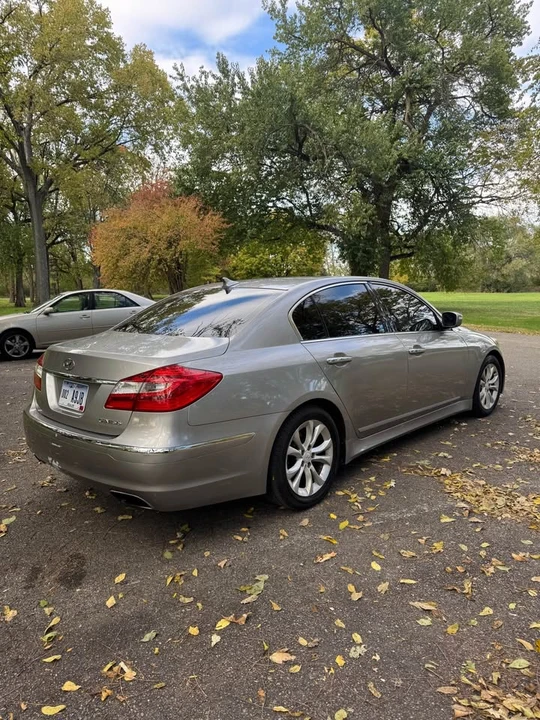 2013 Hyundai Genesis - Image 2 of 15