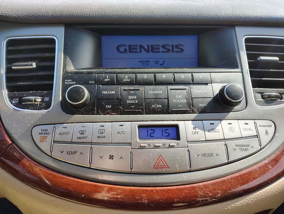 2013 Hyundai Genesis - Image 2 of 8