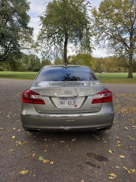 2013 Hyundai Genesis - Image 3 of 15