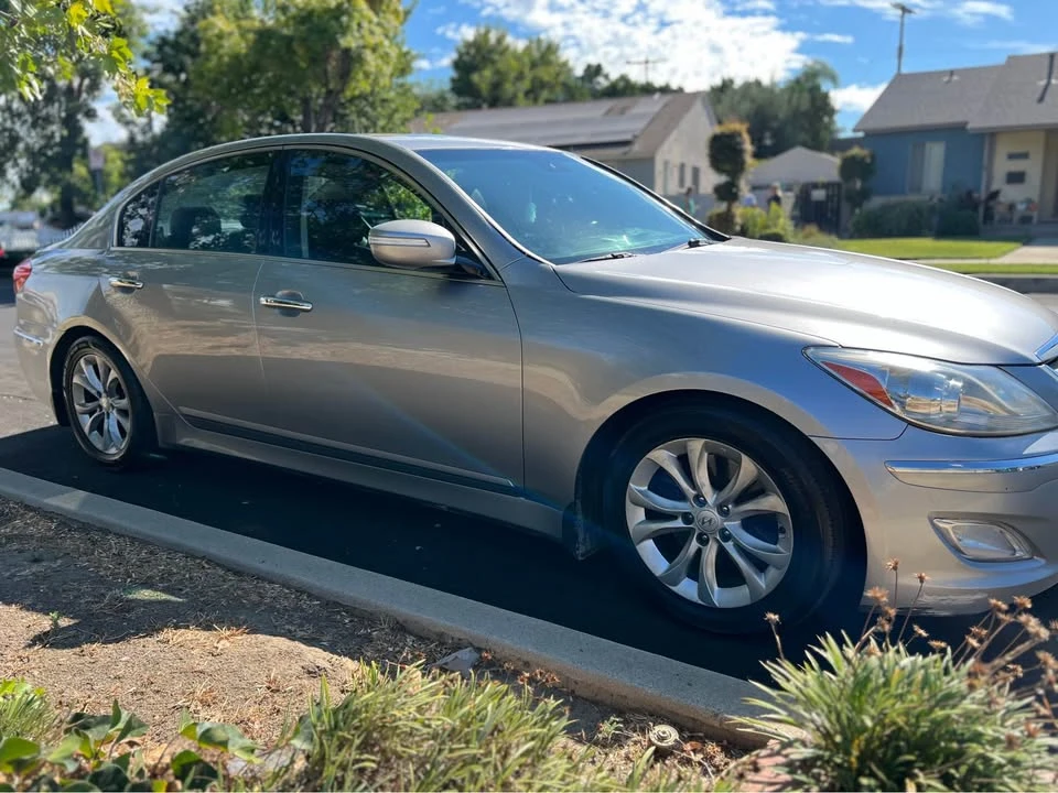 2013 Hyundai Genesis - Image 5 of 13