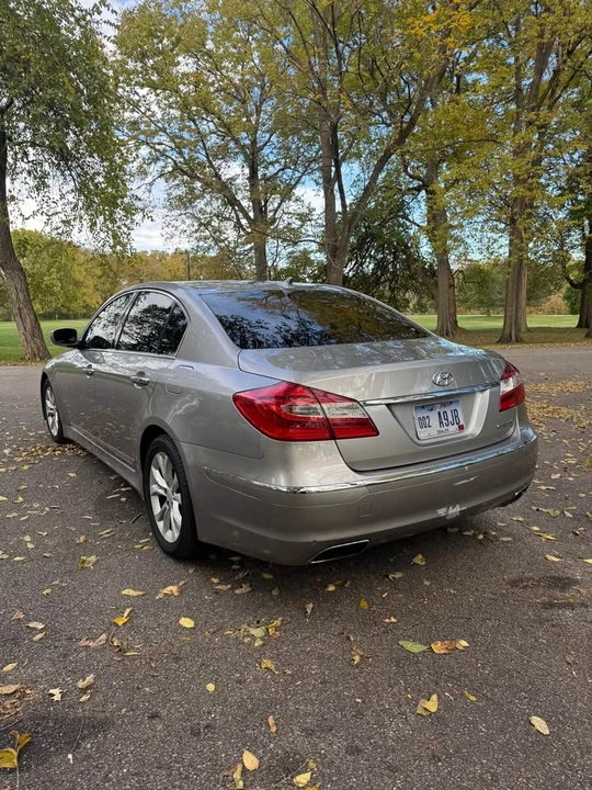 2013 Hyundai Genesis - Image 4 of 15