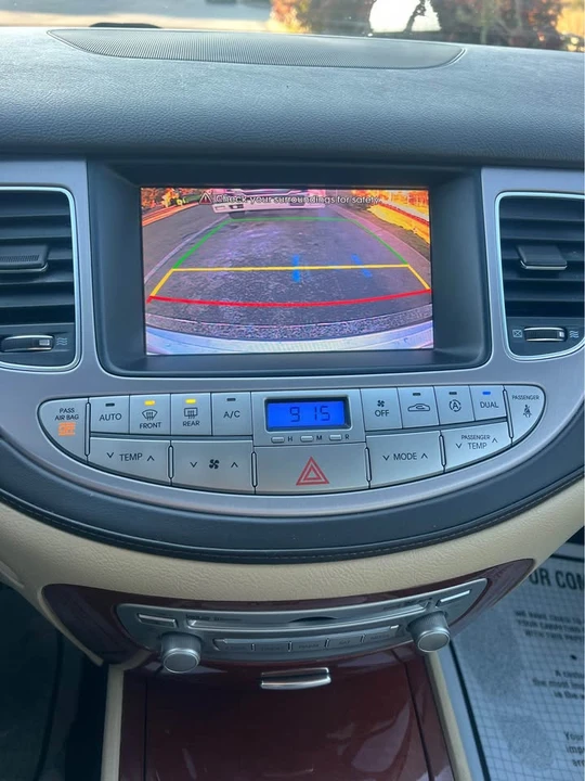 2013 Hyundai Genesis - Image 13 of 16