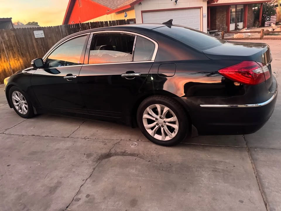 2013 Hyundai Genesis - Image 2 of 13