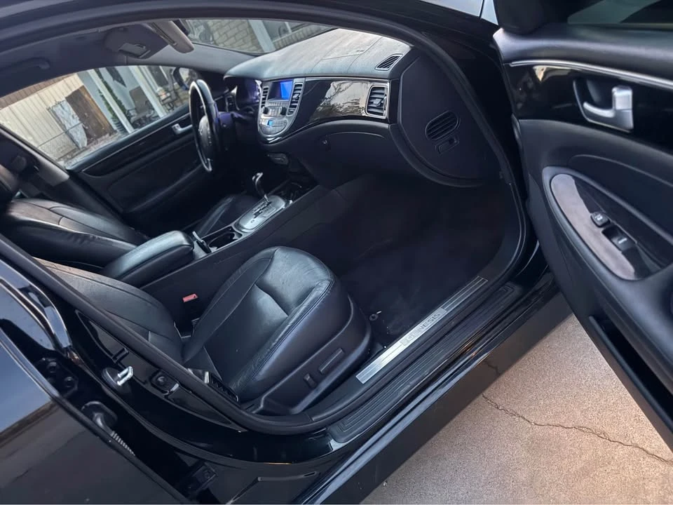 2013 Hyundai Genesis - Image 7 of 13