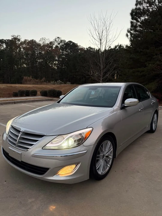 2013 Hyundai Genesis - Image 14 of 16