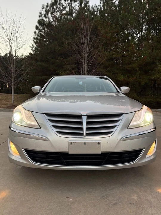 2013 Hyundai Genesis - Image 12 of 16