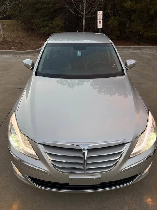 2013 Hyundai Genesis - Image 11 of 16
