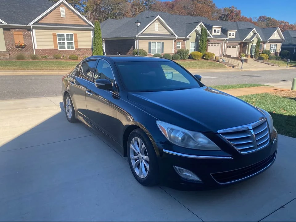 2013 Hyundai Genesis - Image 2 of 7
