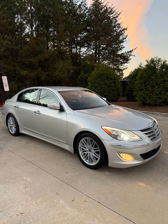 2013 Hyundai Genesis - Image 4 of 16