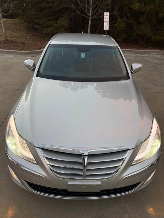 2013 Hyundai Genesis - Image 15 of 16