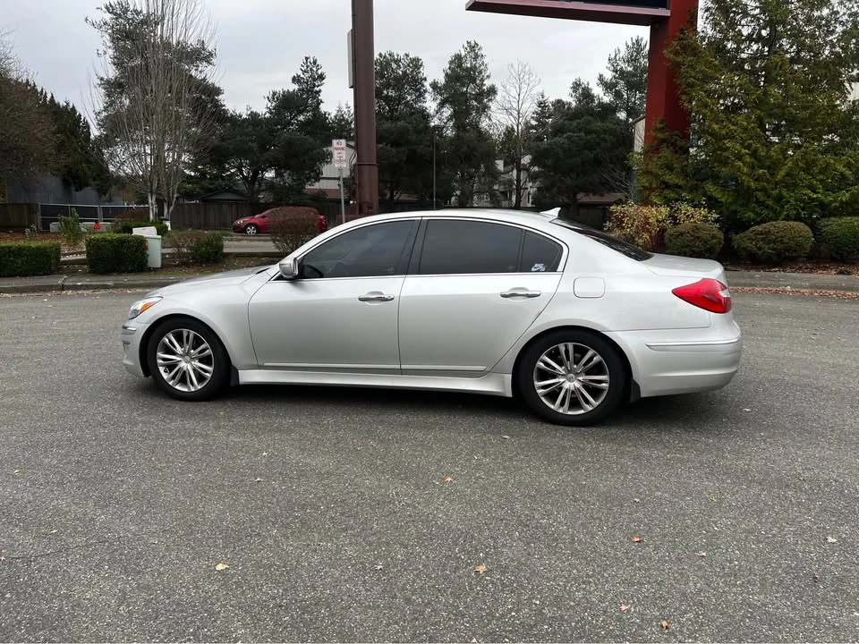 2013 Hyundai Genesis - Image 3 of 7