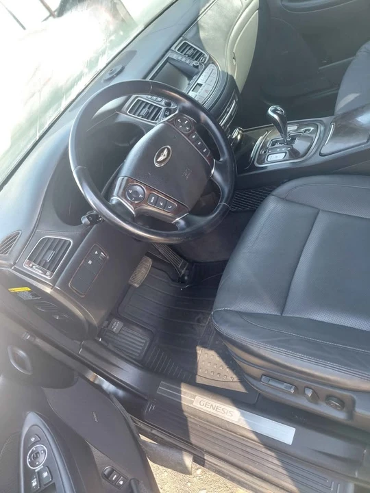 2013 Hyundai Genesis - Image 2 of 5
