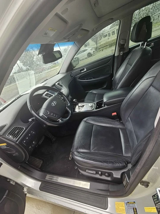 2013 Hyundai Genesis - Image 11 of 13