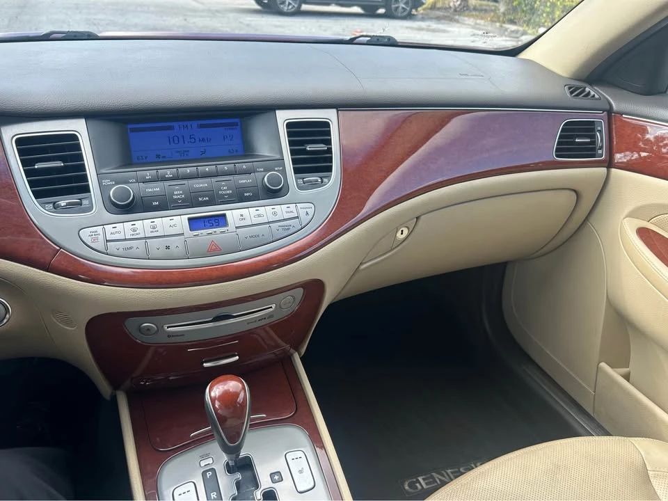 2013 Hyundai Genesis - Image 11 of 13