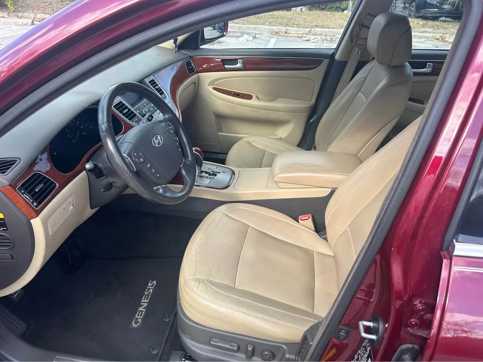 2013 Hyundai Genesis - Image 6 of 13