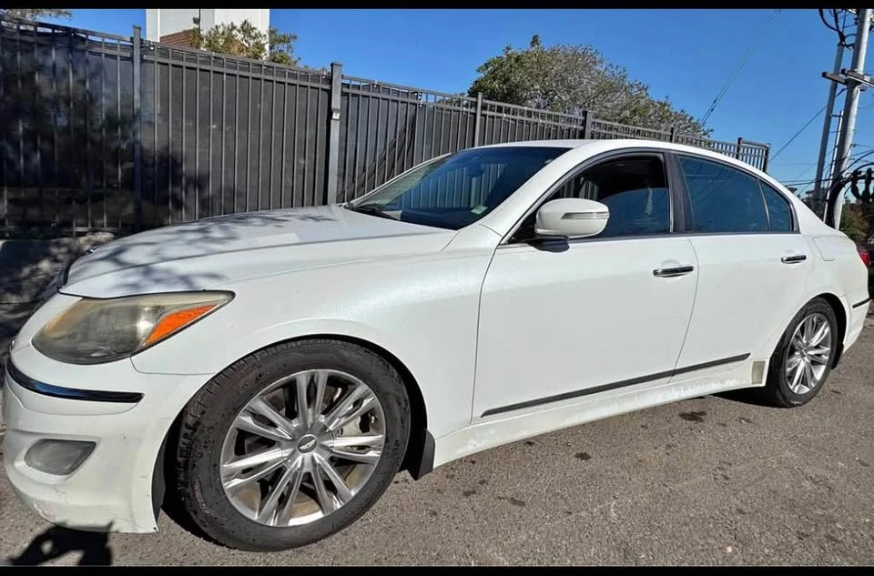 2013 Hyundai Genesis - Image 2 of 9