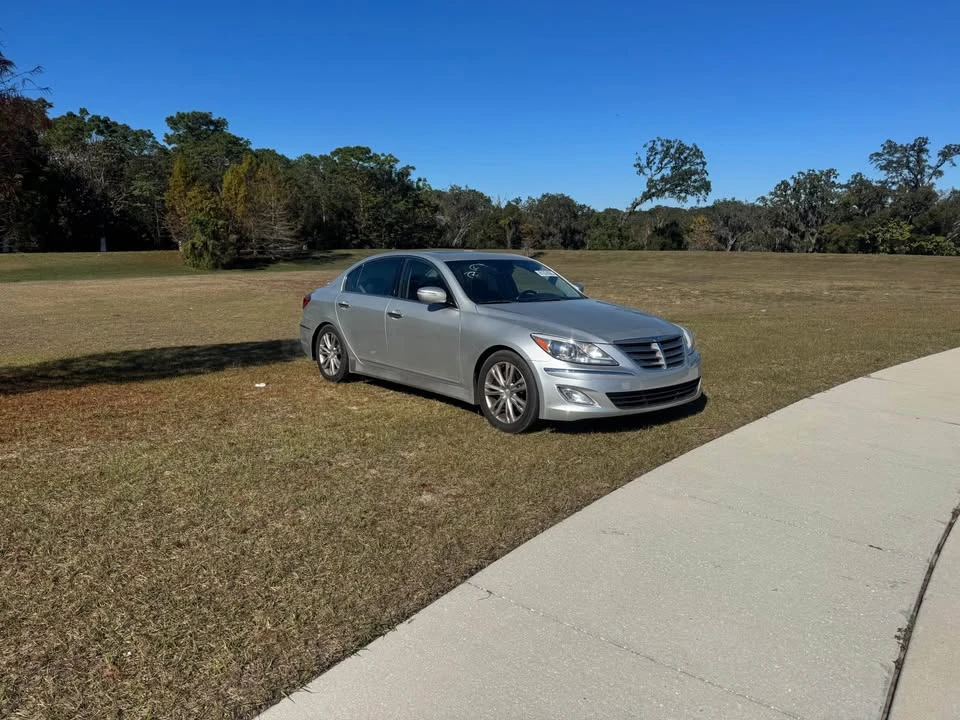 2013 Hyundai Genesis - Image 2 of 8