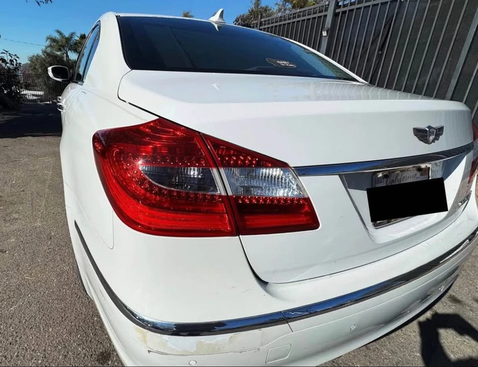 2013 Hyundai Genesis - Image 5 of 9