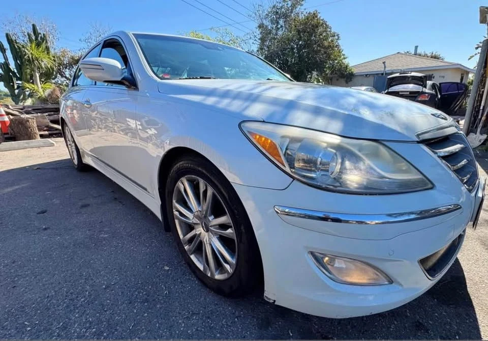 2013 Hyundai Genesis - Image 3 of 9