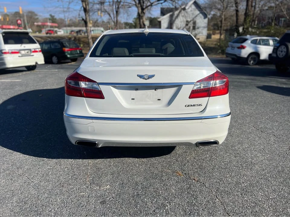 2013 Hyundai Genesis - Image 4 of 12