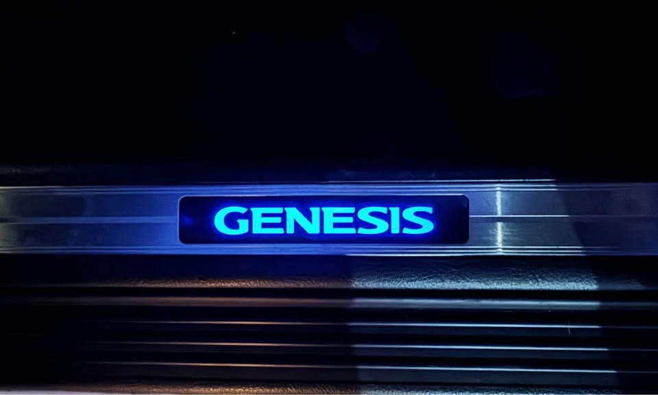 2013 Hyundai Genesis - Image 9 of 9