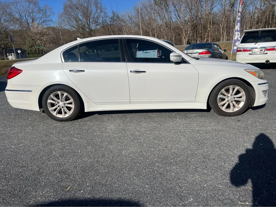 2013 Hyundai Genesis - Image 2 of 12