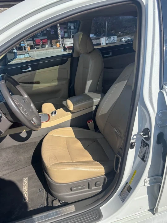 2013 Hyundai Genesis - Image 5 of 12